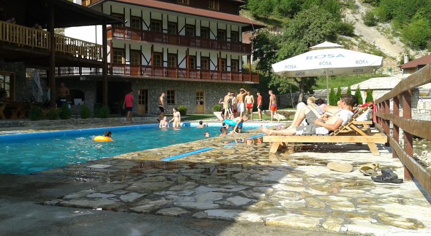 Hotel & Camping Etno Selo Vrelo Беране Экстерьер фото